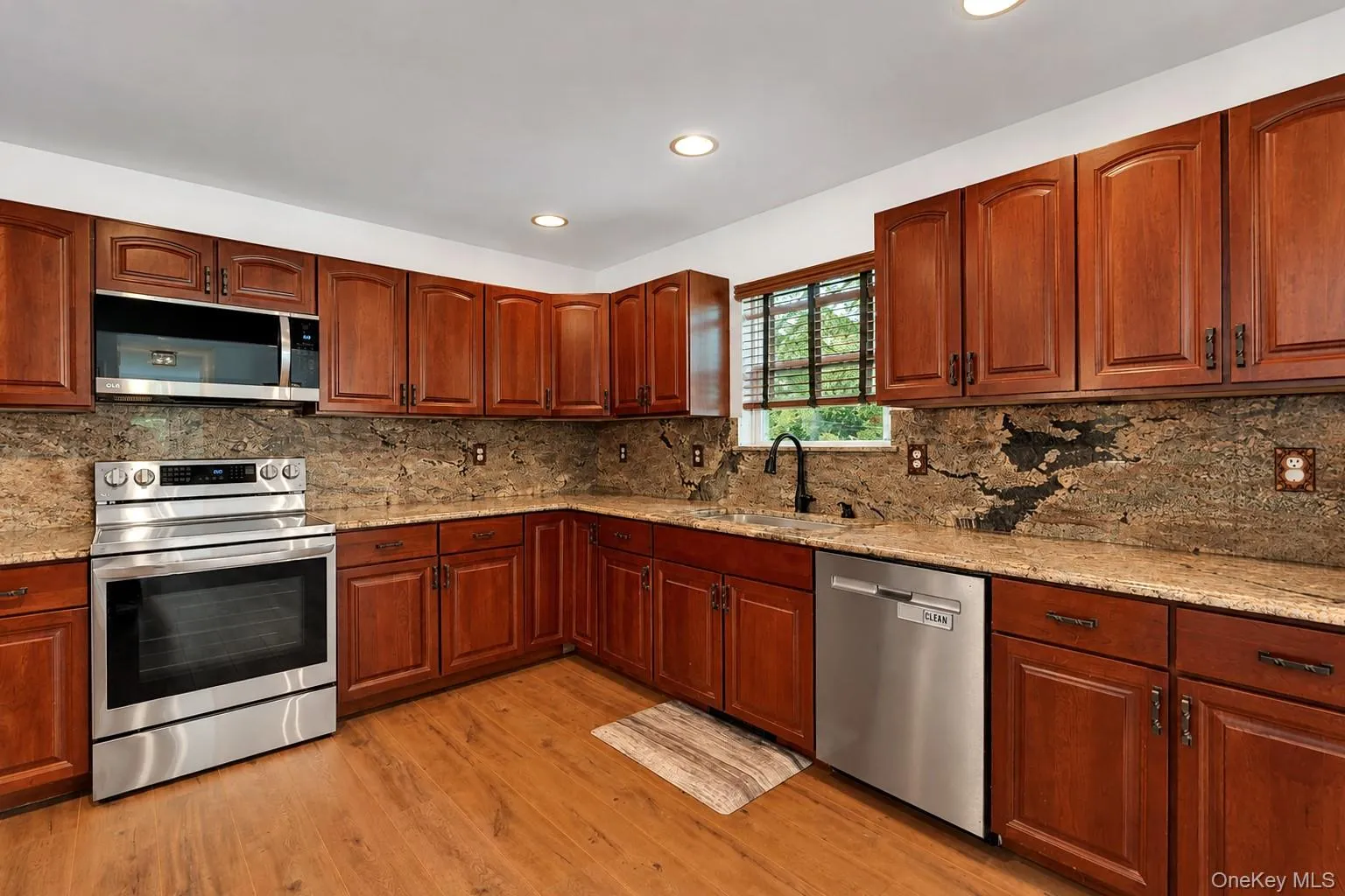 11 Oliver Street, Brookhaven, NY, 4 Bedrooms Bedrooms, 8 Rooms Rooms,2 BathroomsBathrooms,Residential,For Rent,Oliver,0,1033611 11 Oliver Street, Brookhaven, NY, 4 Bedrooms Bedrooms, 8 Rooms Rooms,2 BathroomsBathrooms,Residential,For Rent,Oliver,0,1033611