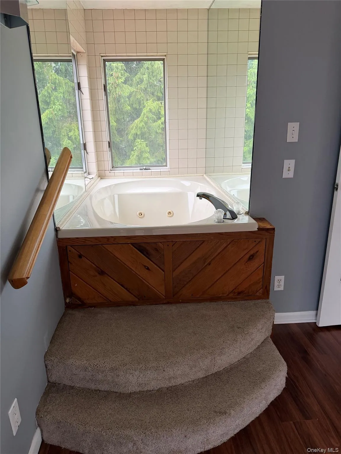 Enter the tub from the primary bedroom. Luxury!!! Enter the tub from the primary bedroom. Luxury!!!