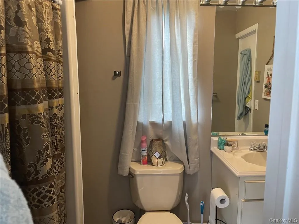 2nd Bathroom Full 2nd Bathroom Full