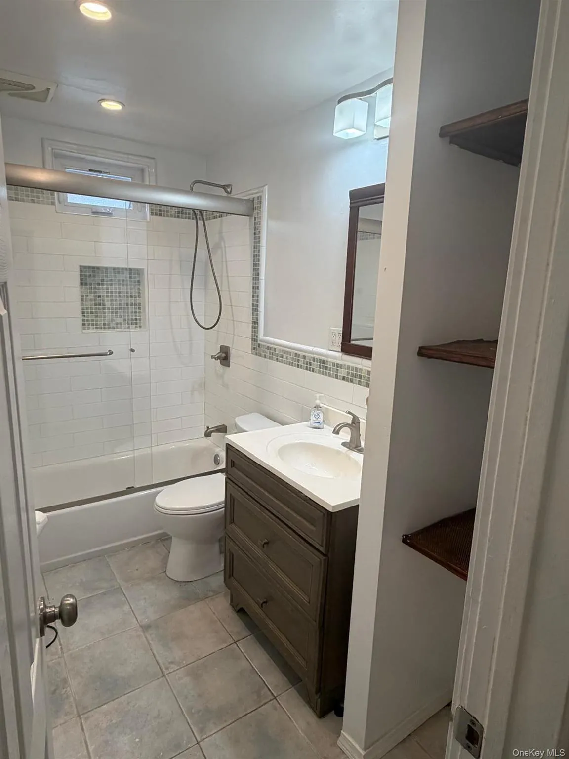 37 Courter Avenue, Yonkers, NY, 2 Bedrooms Bedrooms, 6 Rooms Rooms,1 BathroomBathrooms,Residential Lease,For Rent,Courter,0,1033617 37 Courter Avenue, Yonkers, NY, 2 Bedrooms Bedrooms, 6 Rooms Rooms,1 BathroomBathrooms,Residential Lease,For Rent,Courter,0,1033617