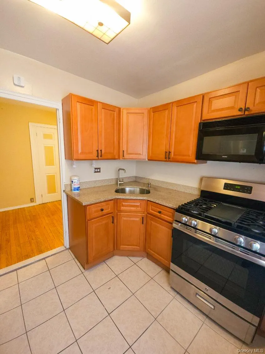 204-15 Foothill Avenue, New York, NY, 2 Bedrooms Bedrooms, 5 Rooms Rooms,1 BathroomBathrooms,Residential,For Rent,Foothill,0,1033622 204-15 Foothill Avenue, New York, NY, 2 Bedrooms Bedrooms, 5 Rooms Rooms,1 BathroomBathrooms,Residential,For Rent,Foothill,0,1033622