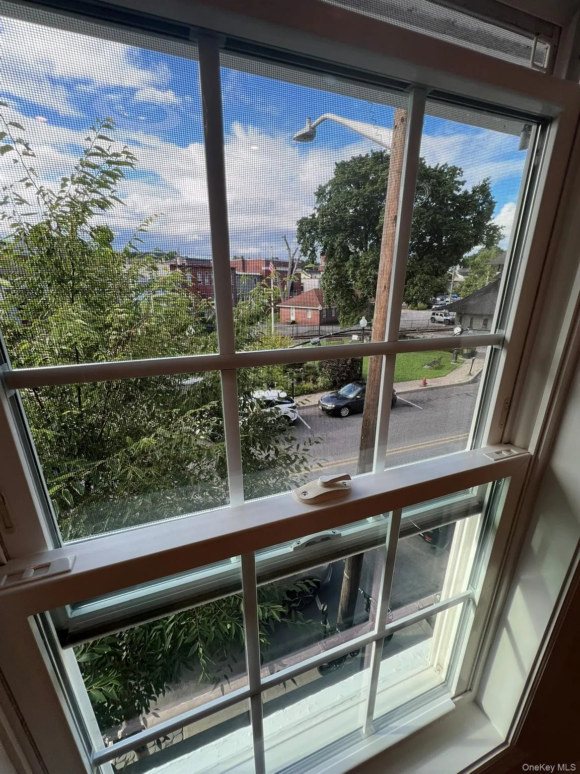 2nd Bedroom view to Railroad Avenue. 2nd Bedroom view to Railroad Avenue.