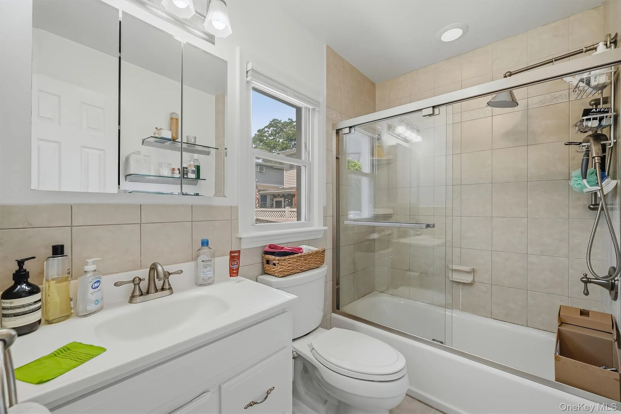 190C Edgewater Park, New York, NY, 2 Bedrooms Bedrooms, 4 Rooms Rooms,1 BathroomBathrooms,Residential,For Rent,Edgewater,0,1033637 190C Edgewater Park, New York, NY, 2 Bedrooms Bedrooms, 4 Rooms Rooms,1 BathroomBathrooms,Residential,For Rent,Edgewater,0,1033637