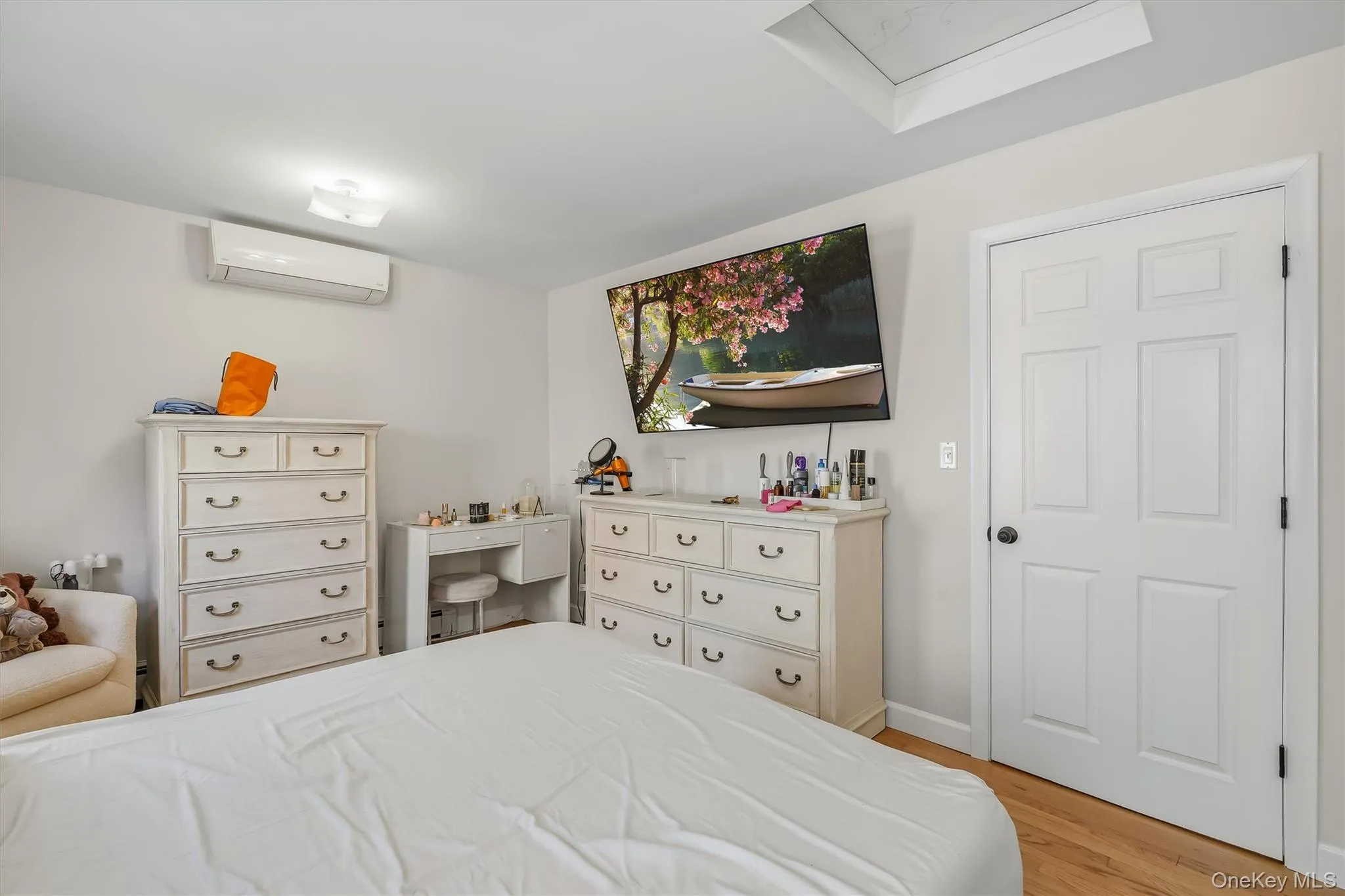 190C Edgewater Park, New York, NY, 2 Bedrooms Bedrooms, 4 Rooms Rooms,1 BathroomBathrooms,Residential,For Rent,Edgewater,0,1033637 190C Edgewater Park, New York, NY, 2 Bedrooms Bedrooms, 4 Rooms Rooms,1 BathroomBathrooms,Residential,For Rent,Edgewater,0,1033637