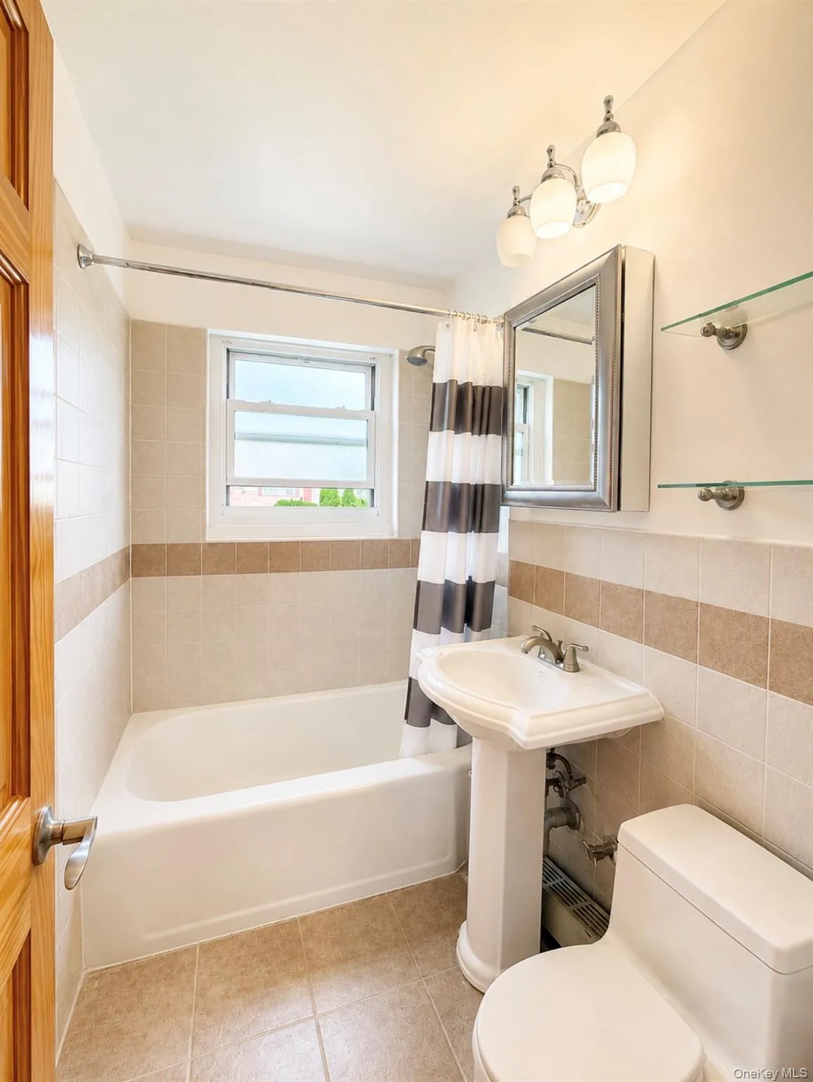 15048 Melbourne Avenue, New York, NY, 1 Bedroom Bedrooms, 3 Rooms Rooms,1 BathroomBathrooms,Residential,For Rent,Melbourne,0,1033641 15048 Melbourne Avenue, New York, NY, 1 Bedroom Bedrooms, 3 Rooms Rooms,1 BathroomBathrooms,Residential,For Rent,Melbourne,0,1033641