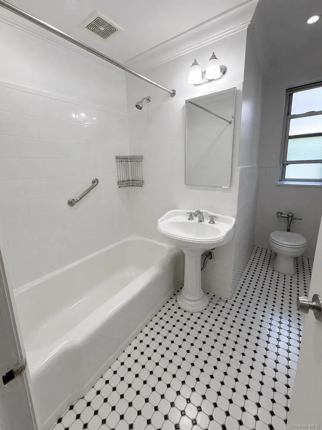 67-38 108th Street, New York, NY, 2 Bedrooms Bedrooms, 3 Rooms Rooms,1 BathroomBathrooms,Residential,For Rent,108th,0,1033643 67-38 108th Street, New York, NY, 2 Bedrooms Bedrooms, 3 Rooms Rooms,1 BathroomBathrooms,Residential,For Rent,108th,0,1033643