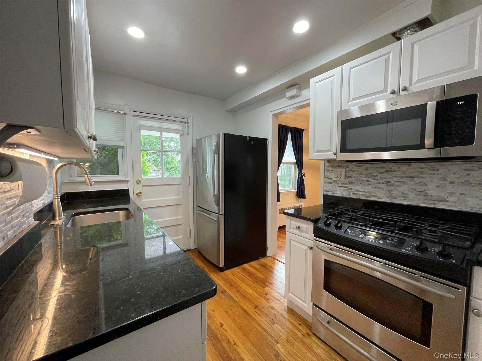 1058 Palmer Avenue, Mamaroneck, NY, 2 Bedrooms Bedrooms, 4 Rooms Rooms,1 BathroomBathrooms,Residential Lease,For Rent,Palmer,0,1033646 1058 Palmer Avenue, Mamaroneck, NY, 2 Bedrooms Bedrooms, 4 Rooms Rooms,1 BathroomBathrooms,Residential Lease,For Rent,Palmer,0,1033646