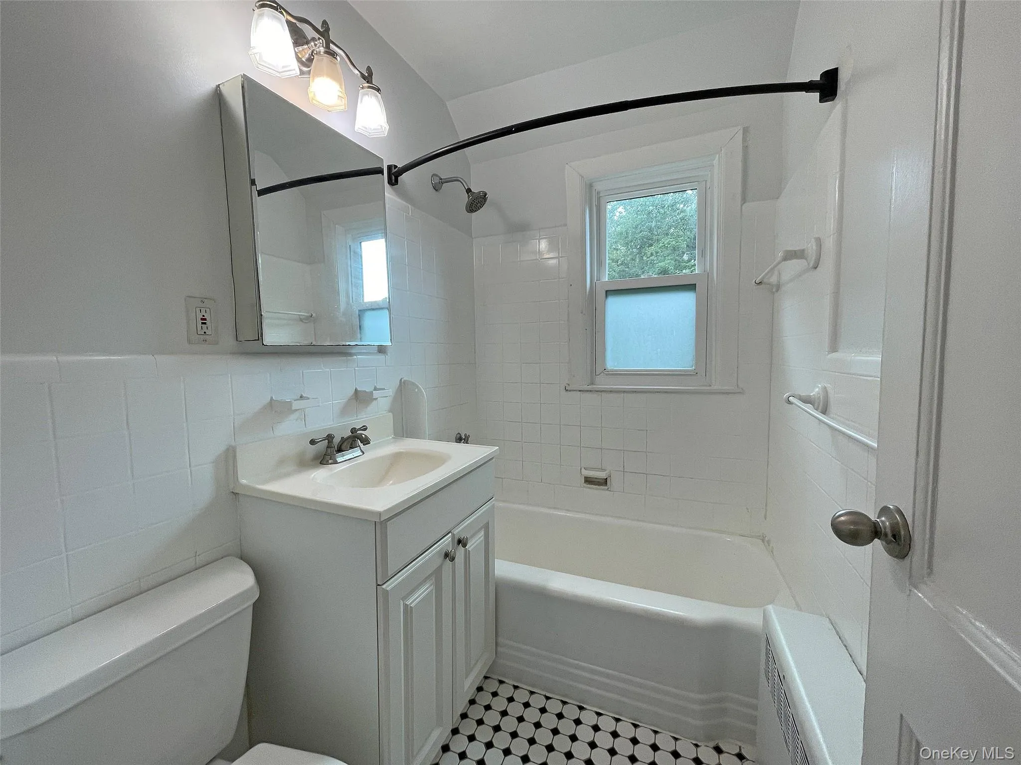 1058 Palmer Avenue, Mamaroneck, NY, 2 Bedrooms Bedrooms, 4 Rooms Rooms,1 BathroomBathrooms,Residential Lease,For Rent,Palmer,0,1033646 1058 Palmer Avenue, Mamaroneck, NY, 2 Bedrooms Bedrooms, 4 Rooms Rooms,1 BathroomBathrooms,Residential Lease,For Rent,Palmer,0,1033646