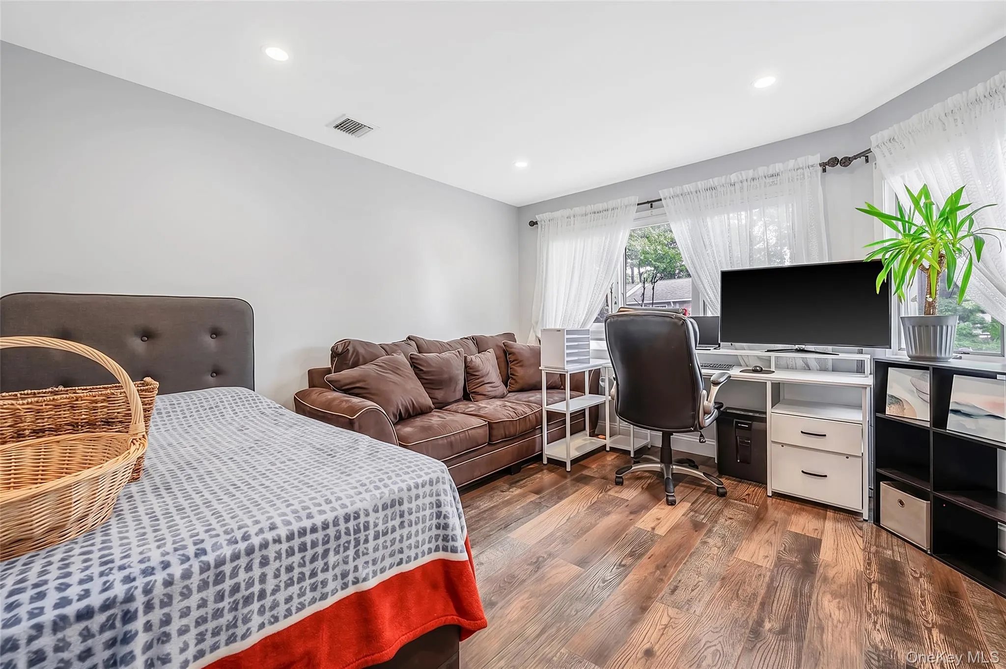 5 Jeremy Circle, Smithtown, NY, 2 Bedrooms Bedrooms, 5 Rooms Rooms,2 BathroomsBathrooms,Residential,For Rent,Jeremy,0,1033652 5 Jeremy Circle, Smithtown, NY, 2 Bedrooms Bedrooms, 5 Rooms Rooms,2 BathroomsBathrooms,Residential,For Rent,Jeremy,0,1033652
