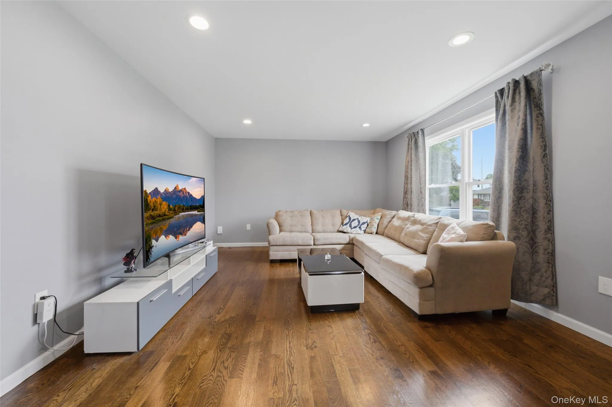 105 Wadsworth Avenue, Hempstead, NY, 5 Bedrooms Bedrooms, 6 Rooms Rooms,3 BathroomsBathrooms,Residential,For Rent,Wadsworth,0,1033668 105 Wadsworth Avenue, Hempstead, NY, 5 Bedrooms Bedrooms, 6 Rooms Rooms,3 BathroomsBathrooms,Residential,For Rent,Wadsworth,0,1033668