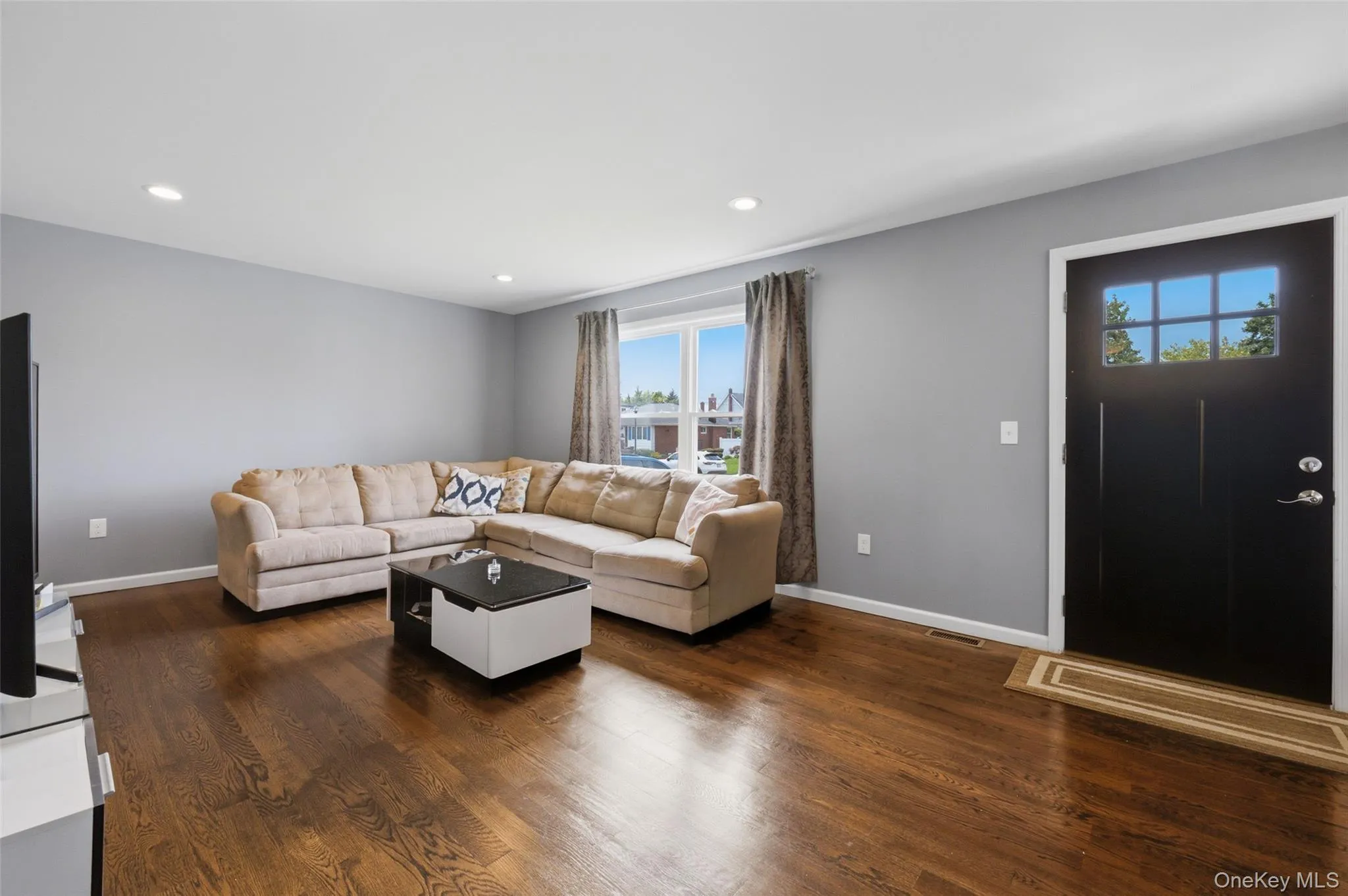 105 Wadsworth Avenue, Hempstead, NY, 5 Bedrooms Bedrooms, 6 Rooms Rooms,3 BathroomsBathrooms,Residential,For Rent,Wadsworth,0,1033668 105 Wadsworth Avenue, Hempstead, NY, 5 Bedrooms Bedrooms, 6 Rooms Rooms,3 BathroomsBathrooms,Residential,For Rent,Wadsworth,0,1033668