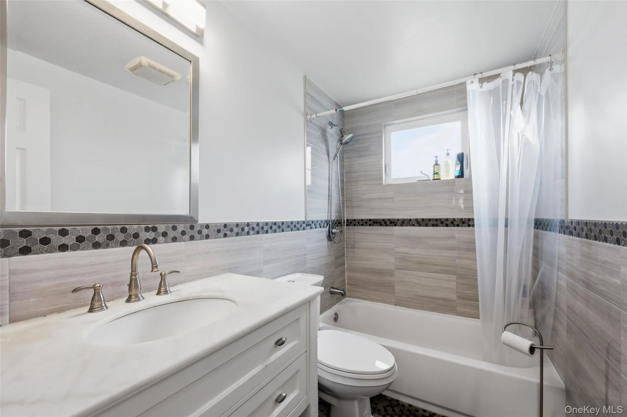 105 Wadsworth Avenue, Hempstead, NY, 5 Bedrooms Bedrooms, 6 Rooms Rooms,3 BathroomsBathrooms,Residential,For Rent,Wadsworth,0,1033668 105 Wadsworth Avenue, Hempstead, NY, 5 Bedrooms Bedrooms, 6 Rooms Rooms,3 BathroomsBathrooms,Residential,For Rent,Wadsworth,0,1033668