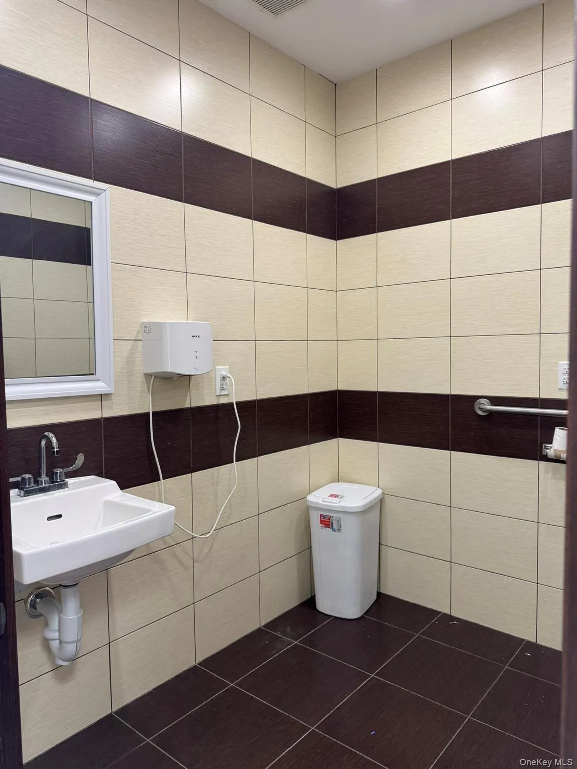 7305 Metropolitan Avenue Metropolitan, New York, NY, ,Commercial Lease,For Rent,Metropolitan,0,1033669 7305 Metropolitan Avenue Metropolitan, New York, NY, ,Commercial Lease,For Rent,Metropolitan,0,1033669