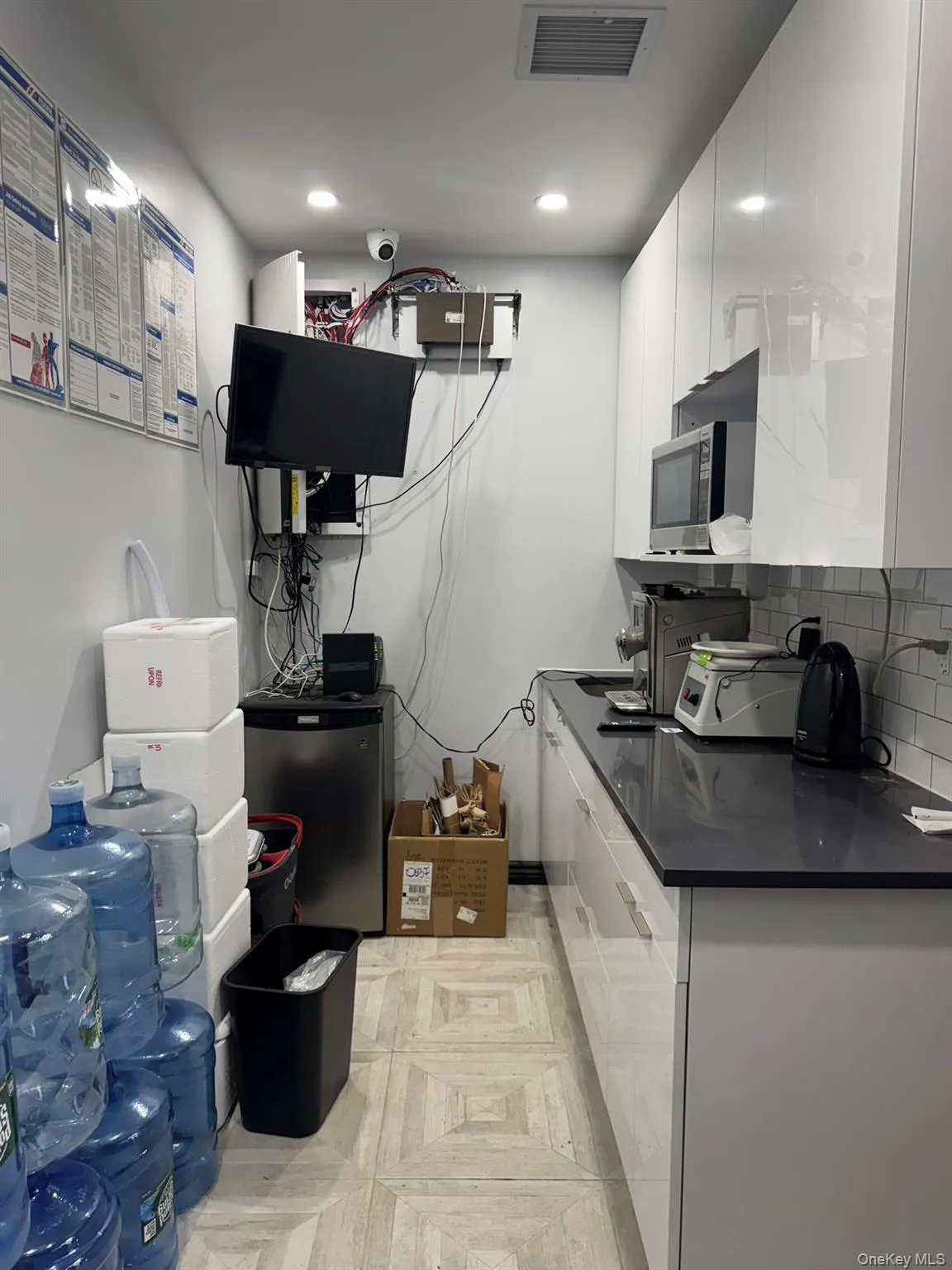 7305 Metropolitan Avenue Metropolitan, New York, NY, ,Commercial Lease,For Rent,Metropolitan,0,1033669 7305 Metropolitan Avenue Metropolitan, New York, NY, ,Commercial Lease,For Rent,Metropolitan,0,1033669