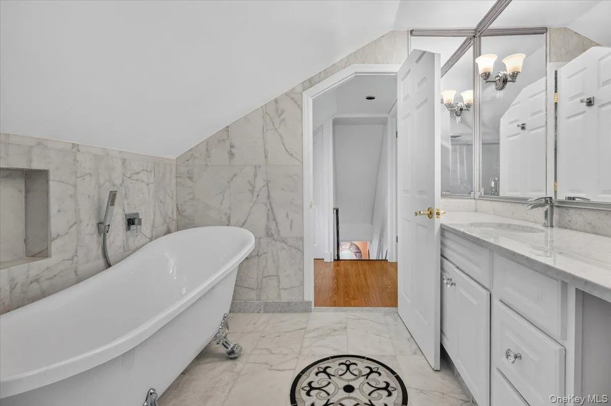 1155 Webster Avenue, New Rochelle, NY, 4 Bedrooms Bedrooms, 9 Rooms Rooms,4 BathroomsBathrooms,Residential,For Rent,Webster,0,1033670 1155 Webster Avenue, New Rochelle, NY, 4 Bedrooms Bedrooms, 9 Rooms Rooms,4 BathroomsBathrooms,Residential,For Rent,Webster,0,1033670