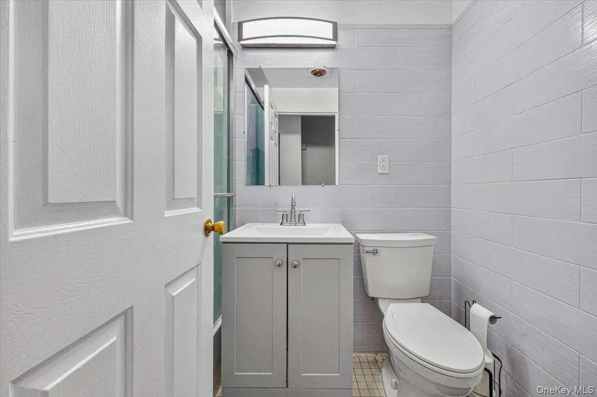 2nd Floor Full Bathroom 2nd Floor Full Bathroom