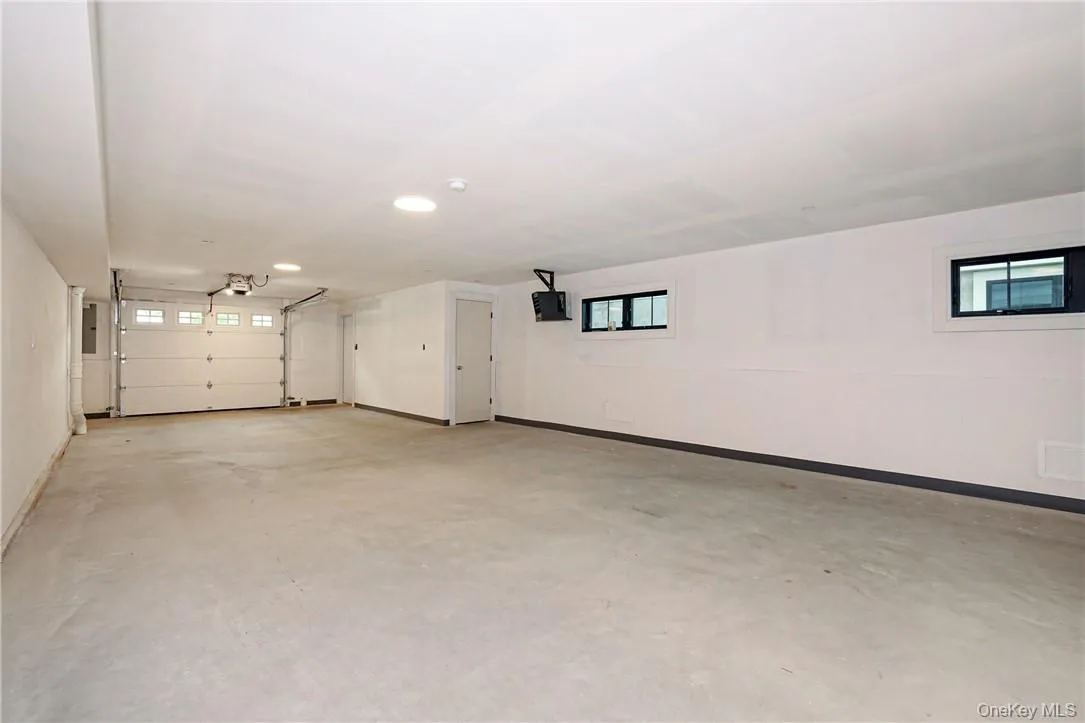 2/3 car garage, entry door to 1st floor 2/3 car garage, entry door to 1st floor