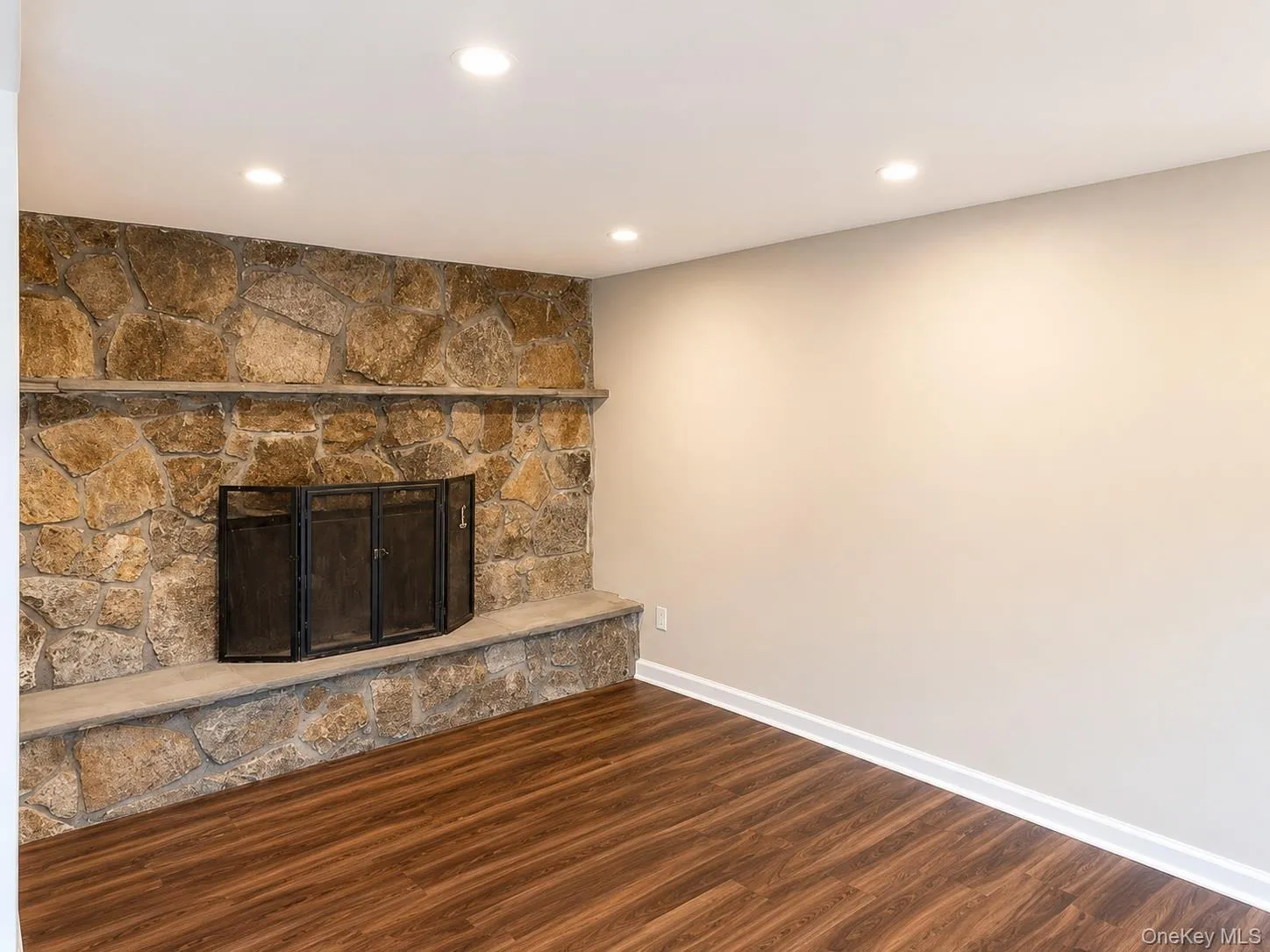 7 Mindy Lane, Oyster Bay, NY, 4 Bedrooms Bedrooms, 7 Rooms Rooms,2 BathroomsBathrooms,Residential Lease,For Rent,Mindy,0,1033680 7 Mindy Lane, Oyster Bay, NY, 4 Bedrooms Bedrooms, 7 Rooms Rooms,2 BathroomsBathrooms,Residential Lease,For Rent,Mindy,0,1033680