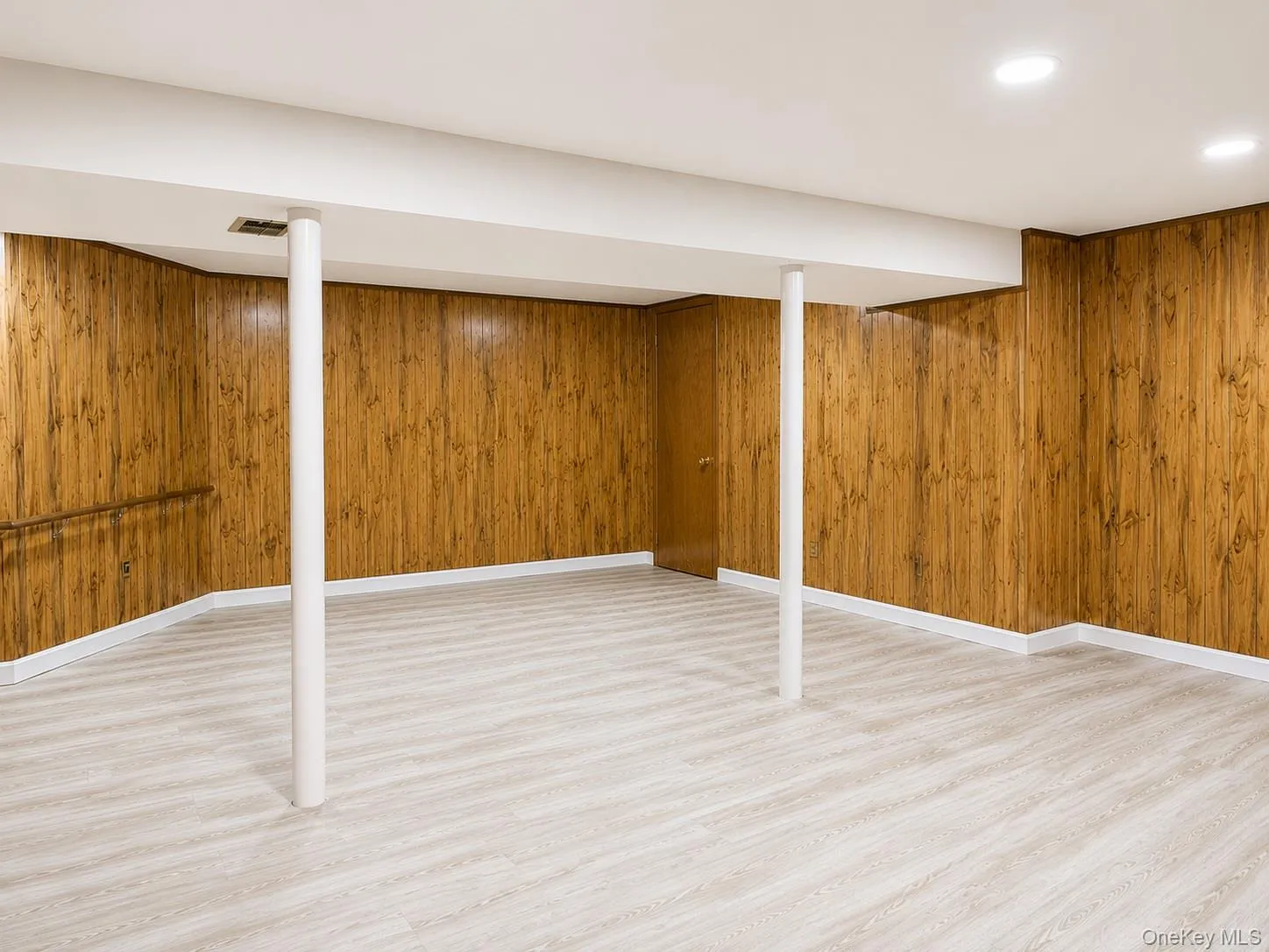 7 Mindy Lane, Oyster Bay, NY, 4 Bedrooms Bedrooms, 7 Rooms Rooms,2 BathroomsBathrooms,Residential Lease,For Rent,Mindy,0,1033680 7 Mindy Lane, Oyster Bay, NY, 4 Bedrooms Bedrooms, 7 Rooms Rooms,2 BathroomsBathrooms,Residential Lease,For Rent,Mindy,0,1033680