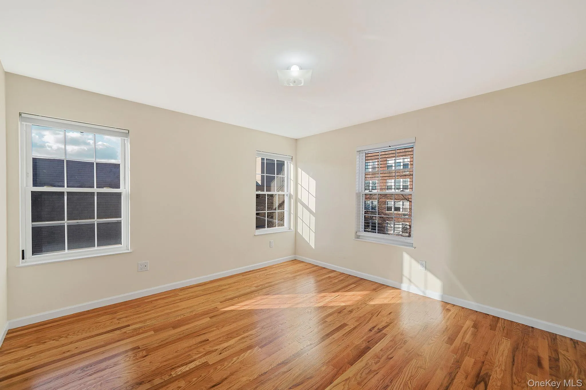 123 Clinton, North Hempstead, NY, 3 Bedrooms Bedrooms, 10 Rooms Rooms,2 BathroomsBathrooms,Residential Lease,For Rent,Clinton,0,1033684 123 Clinton, North Hempstead, NY, 3 Bedrooms Bedrooms, 10 Rooms Rooms,2 BathroomsBathrooms,Residential Lease,For Rent,Clinton,0,1033684