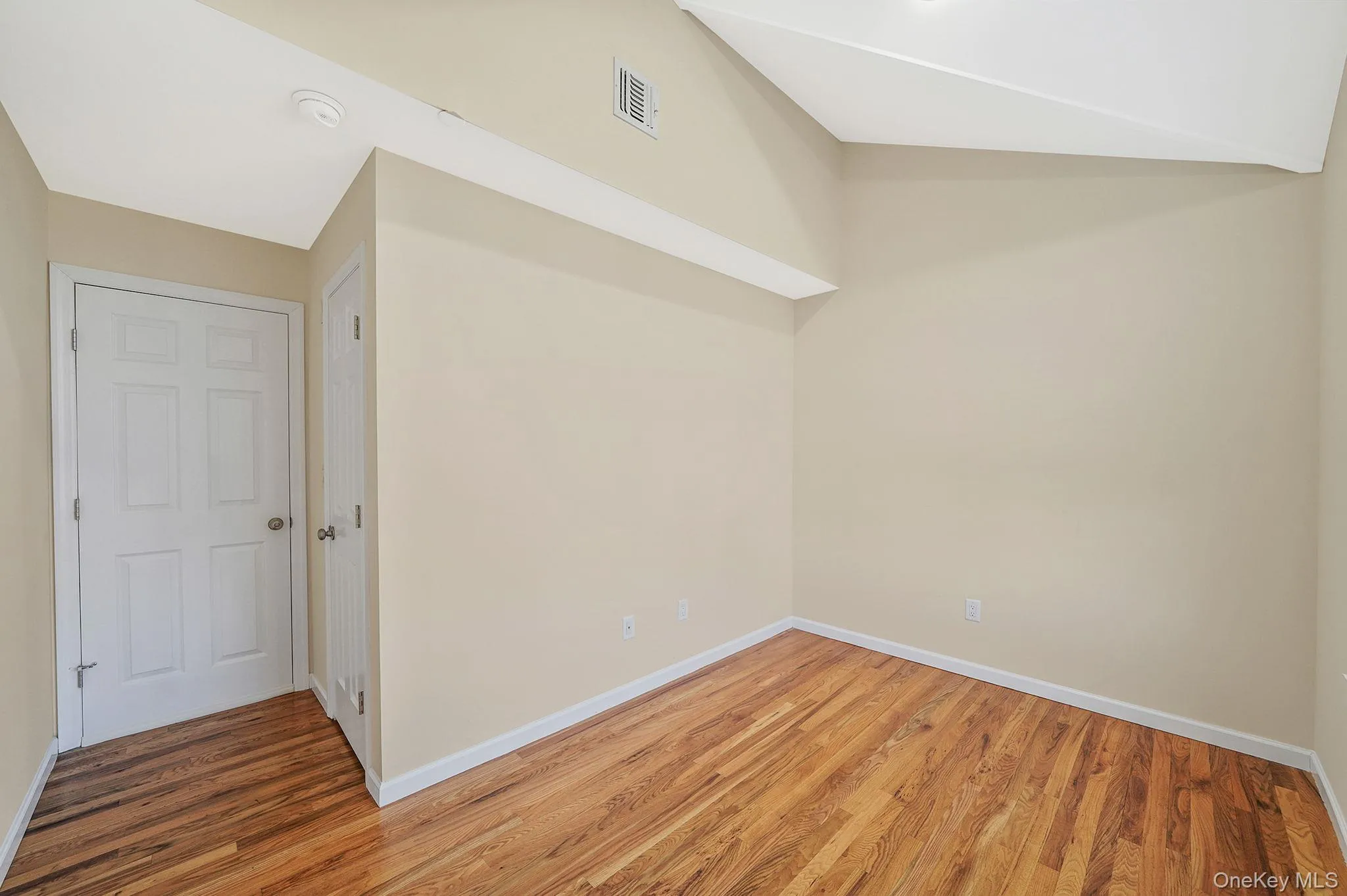 123 Clinton, North Hempstead, NY, 3 Bedrooms Bedrooms, 10 Rooms Rooms,2 BathroomsBathrooms,Residential Lease,For Rent,Clinton,0,1033684 123 Clinton, North Hempstead, NY, 3 Bedrooms Bedrooms, 10 Rooms Rooms,2 BathroomsBathrooms,Residential Lease,For Rent,Clinton,0,1033684
