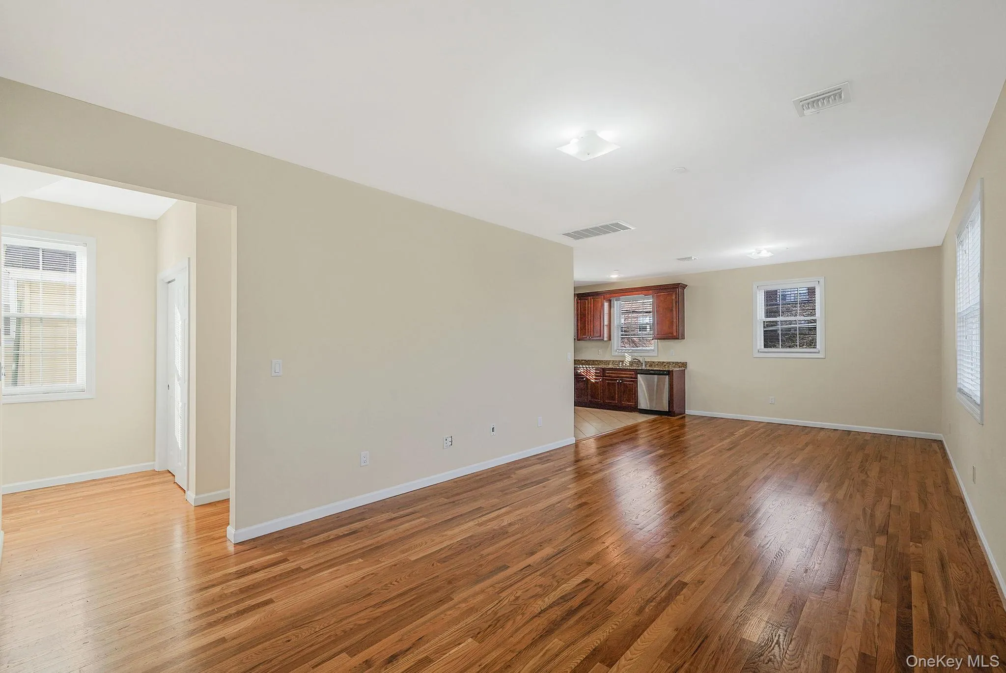 123 Clinton, North Hempstead, NY, 3 Bedrooms Bedrooms, 10 Rooms Rooms,2 BathroomsBathrooms,Residential Lease,For Rent,Clinton,0,1033684 123 Clinton, North Hempstead, NY, 3 Bedrooms Bedrooms, 10 Rooms Rooms,2 BathroomsBathrooms,Residential Lease,For Rent,Clinton,0,1033684