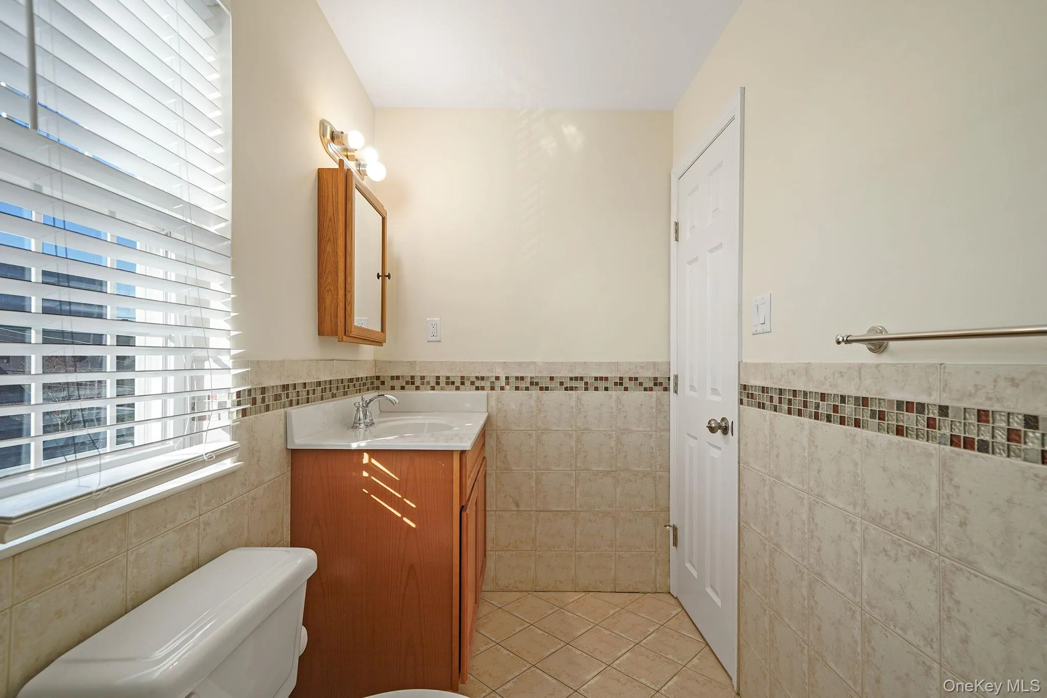 123 Clinton, North Hempstead, NY, 3 Bedrooms Bedrooms, 10 Rooms Rooms,2 BathroomsBathrooms,Residential Lease,For Rent,Clinton,0,1033684 123 Clinton, North Hempstead, NY, 3 Bedrooms Bedrooms, 10 Rooms Rooms,2 BathroomsBathrooms,Residential Lease,For Rent,Clinton,0,1033684