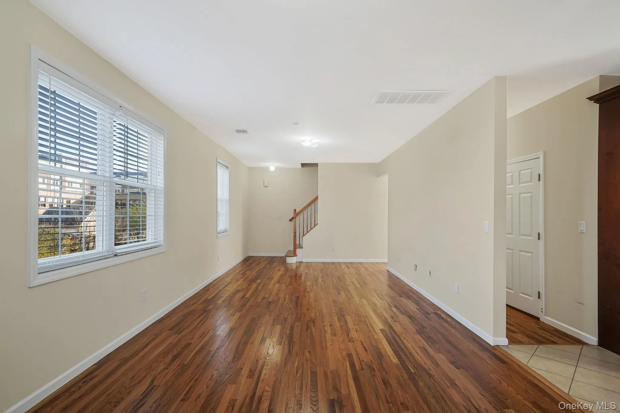 123 Clinton, North Hempstead, NY, 3 Bedrooms Bedrooms, 10 Rooms Rooms,2 BathroomsBathrooms,Residential Lease,For Rent,Clinton,0,1033684 123 Clinton, North Hempstead, NY, 3 Bedrooms Bedrooms, 10 Rooms Rooms,2 BathroomsBathrooms,Residential Lease,For Rent,Clinton,0,1033684