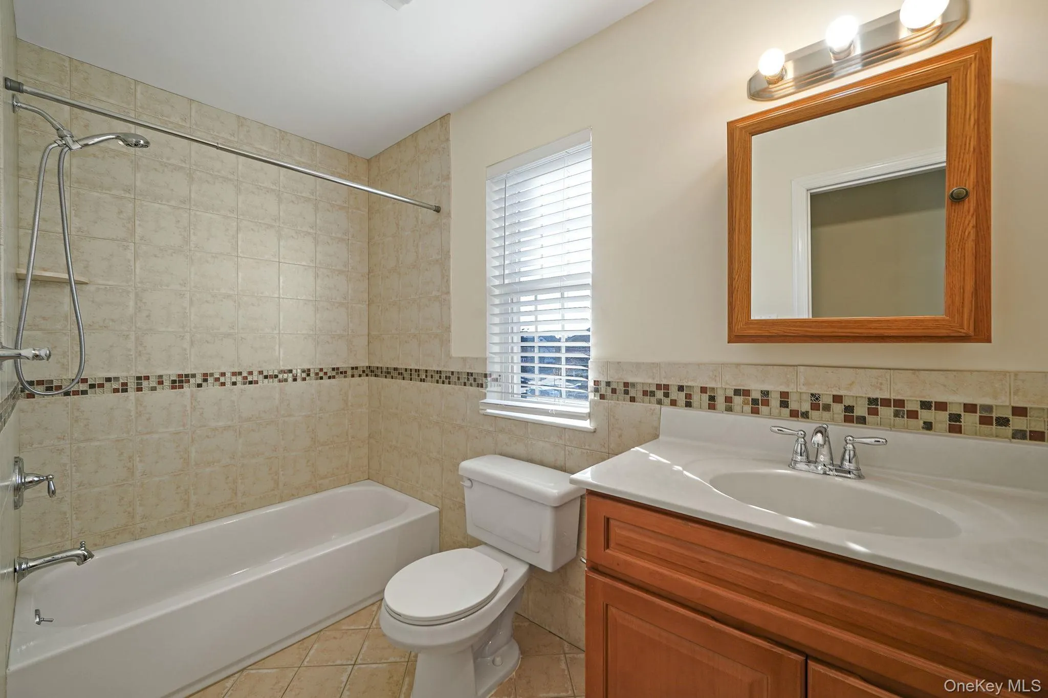 123 Clinton, North Hempstead, NY, 3 Bedrooms Bedrooms, 10 Rooms Rooms,2 BathroomsBathrooms,Residential Lease,For Rent,Clinton,0,1033684 123 Clinton, North Hempstead, NY, 3 Bedrooms Bedrooms, 10 Rooms Rooms,2 BathroomsBathrooms,Residential Lease,For Rent,Clinton,0,1033684