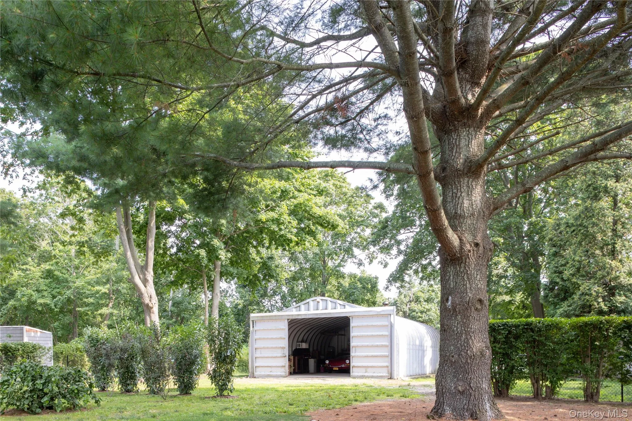 Spacious heated galvanized steel barn with electricity and 12" concrete floors Spacious heated galvanized steel barn with electricity and 12" concrete floors