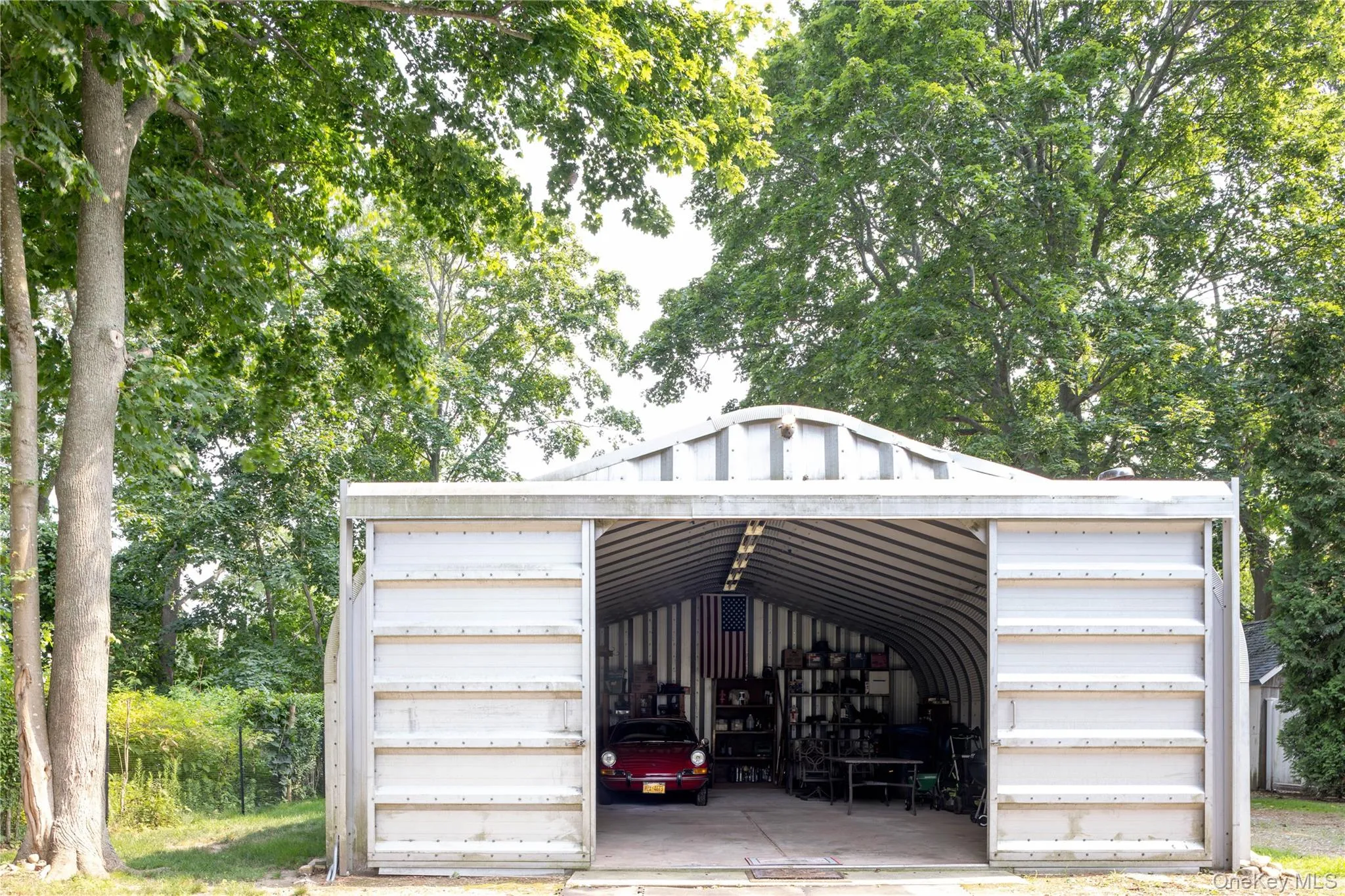 Spacious heated galvanized steel barn with electricity and 12" concrete floors Spacious heated galvanized steel barn with electricity and 12" concrete floors