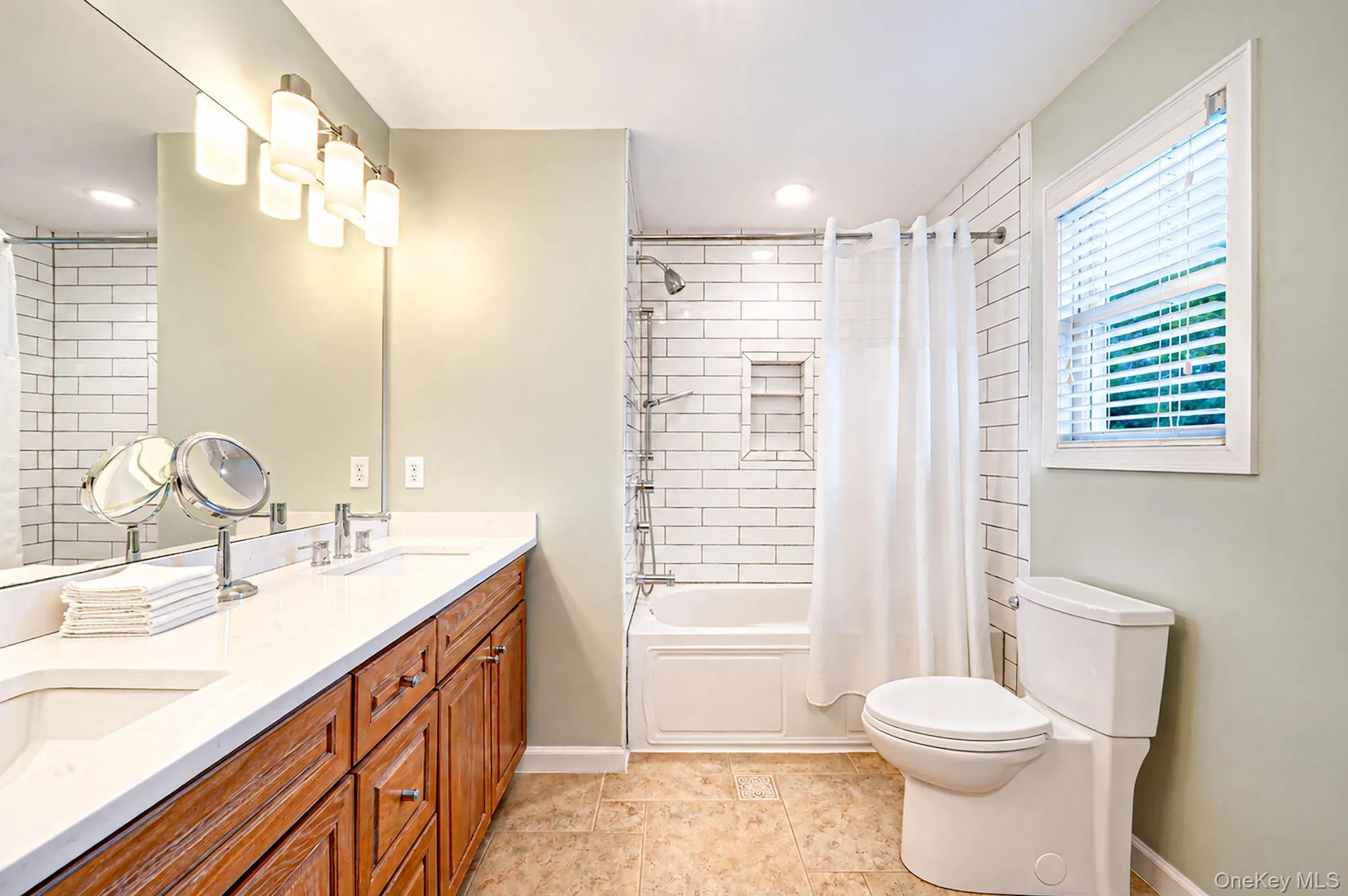 26 River Avenue, Southampton, NY, 4 Bedrooms Bedrooms, 18 Rooms Rooms,3 BathroomsBathrooms,Residential,For Rent,River,0,1033696 26 River Avenue, Southampton, NY, 4 Bedrooms Bedrooms, 18 Rooms Rooms,3 BathroomsBathrooms,Residential,For Rent,River,0,1033696