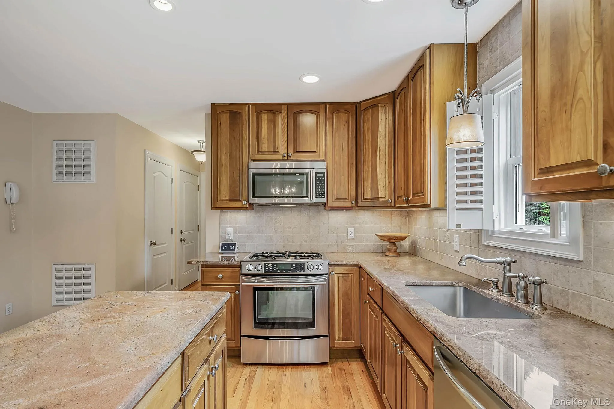26 River Avenue, Southampton, NY, 4 Bedrooms Bedrooms, 18 Rooms Rooms,3 BathroomsBathrooms,Residential,For Rent,River,0,1033696 26 River Avenue, Southampton, NY, 4 Bedrooms Bedrooms, 18 Rooms Rooms,3 BathroomsBathrooms,Residential,For Rent,River,0,1033696