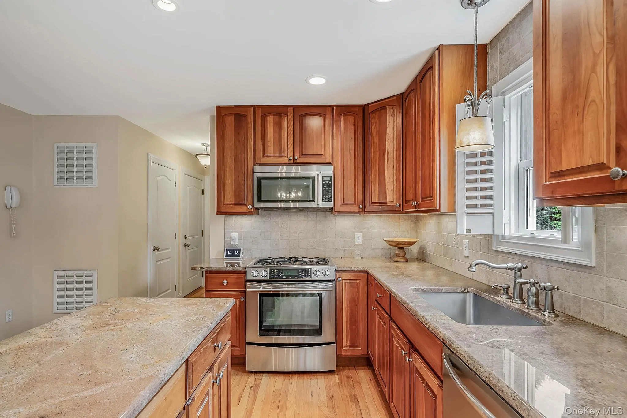 26 River Avenue, Southampton, NY, 4 Bedrooms Bedrooms, 18 Rooms Rooms,3 BathroomsBathrooms,Residential,For Rent,River,0,1033696 26 River Avenue, Southampton, NY, 4 Bedrooms Bedrooms, 18 Rooms Rooms,3 BathroomsBathrooms,Residential,For Rent,River,0,1033696