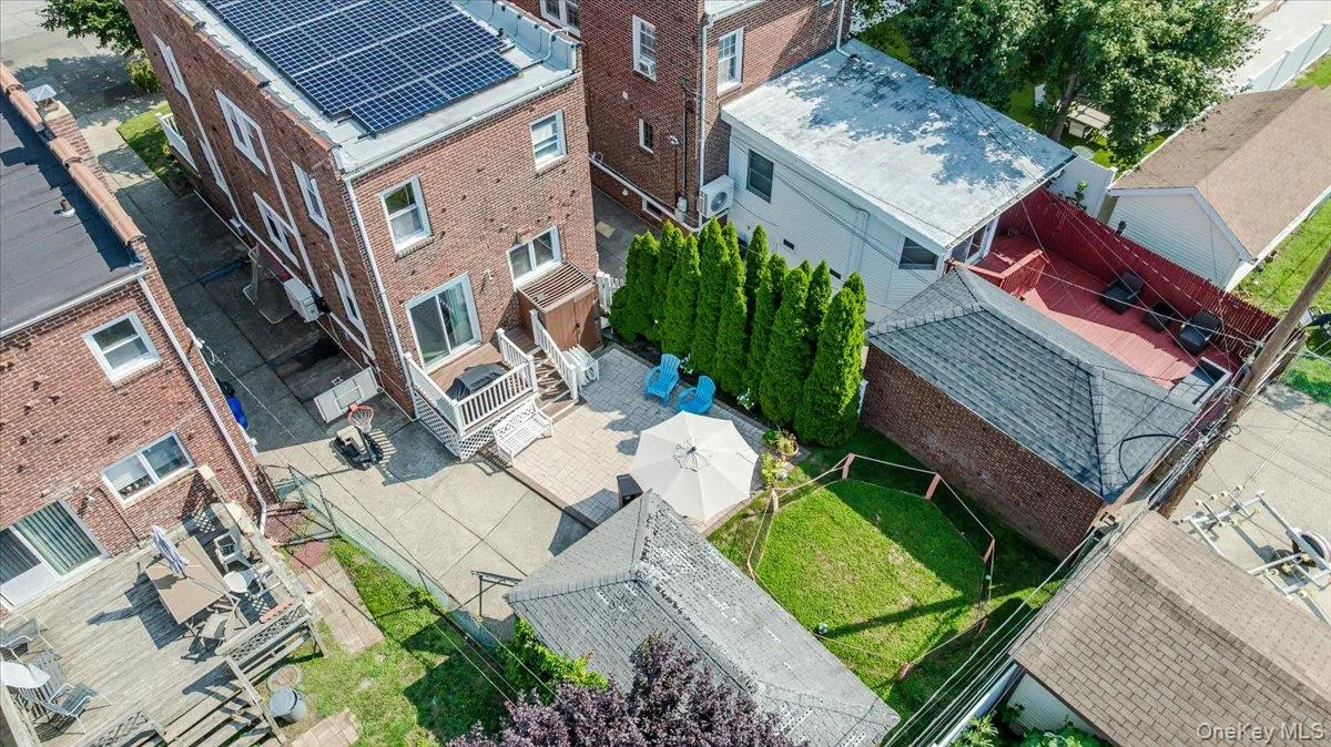 Shows Solar Panels Shows Solar Panels