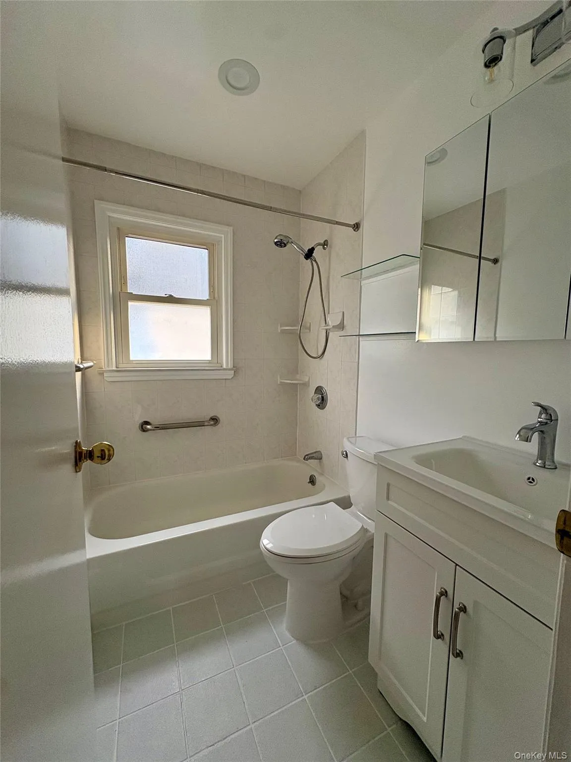 2nd Bathroom 2nd Bathroom