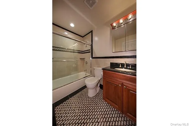 14 Nottingham Place, Brookhaven, NY, 1 Bedroom Bedrooms, 4 Rooms Rooms,1 BathroomBathrooms,Residential Lease,For Rent,Nottingham,0,1033715 14 Nottingham Place, Brookhaven, NY, 1 Bedroom Bedrooms, 4 Rooms Rooms,1 BathroomBathrooms,Residential Lease,For Rent,Nottingham,0,1033715
