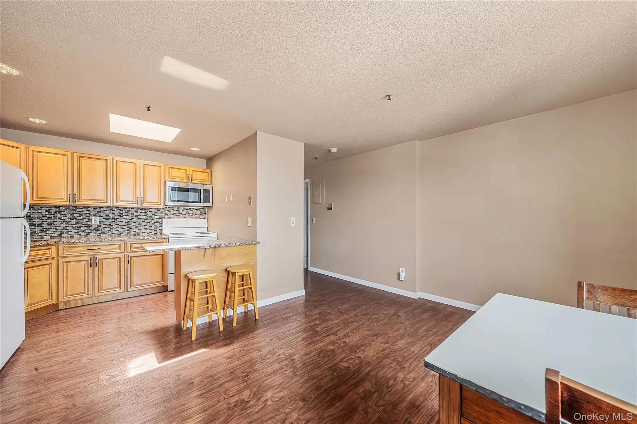 202 Main Street, Brookhaven, NY, 2 Rooms Rooms,1 BathroomBathrooms,Residential Lease,For Rent,Main,0,1033716 202 Main Street, Brookhaven, NY, 2 Rooms Rooms,1 BathroomBathrooms,Residential Lease,For Rent,Main,0,1033716