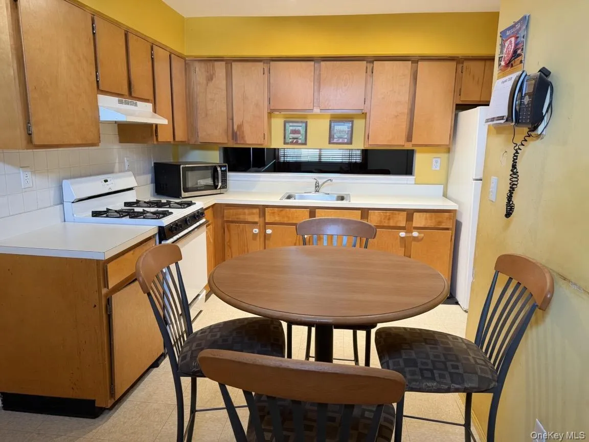 3 Prospect Gardens, Ramapo, NY, 3 Bedrooms Bedrooms, 5 Rooms Rooms,1 BathroomBathrooms,Residential,For Rent,Prospect,0,1033719 3 Prospect Gardens, Ramapo, NY, 3 Bedrooms Bedrooms, 5 Rooms Rooms,1 BathroomBathrooms,Residential,For Rent,Prospect,0,1033719
