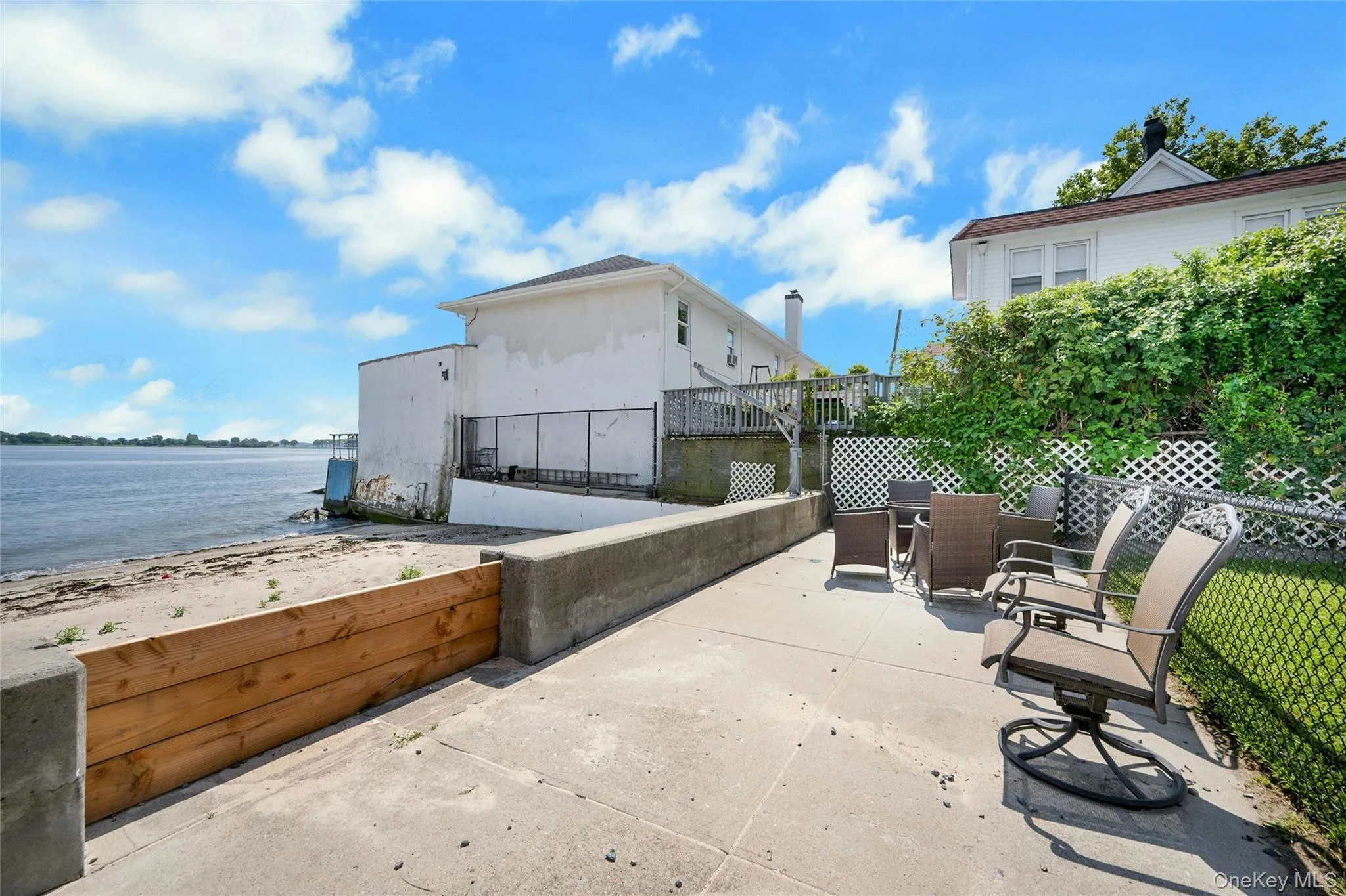Another patio for your outdoor relaxation! Another patio for your outdoor relaxation!