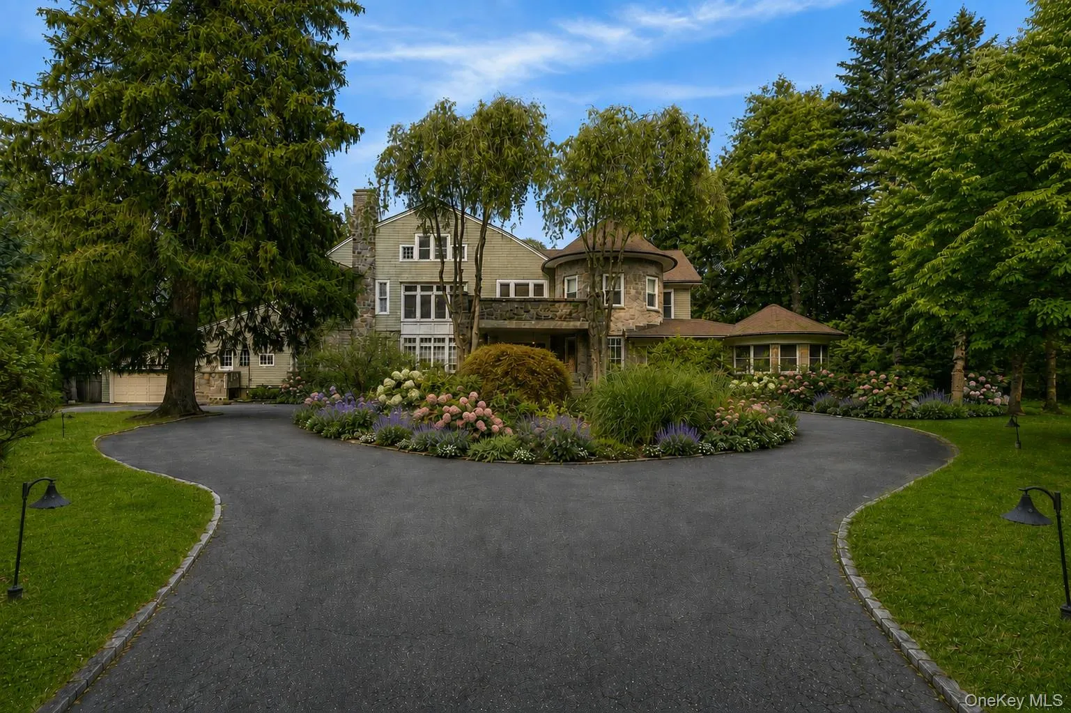 Landscaping has been virtually enhanced. Landscaping has been virtually enhanced.