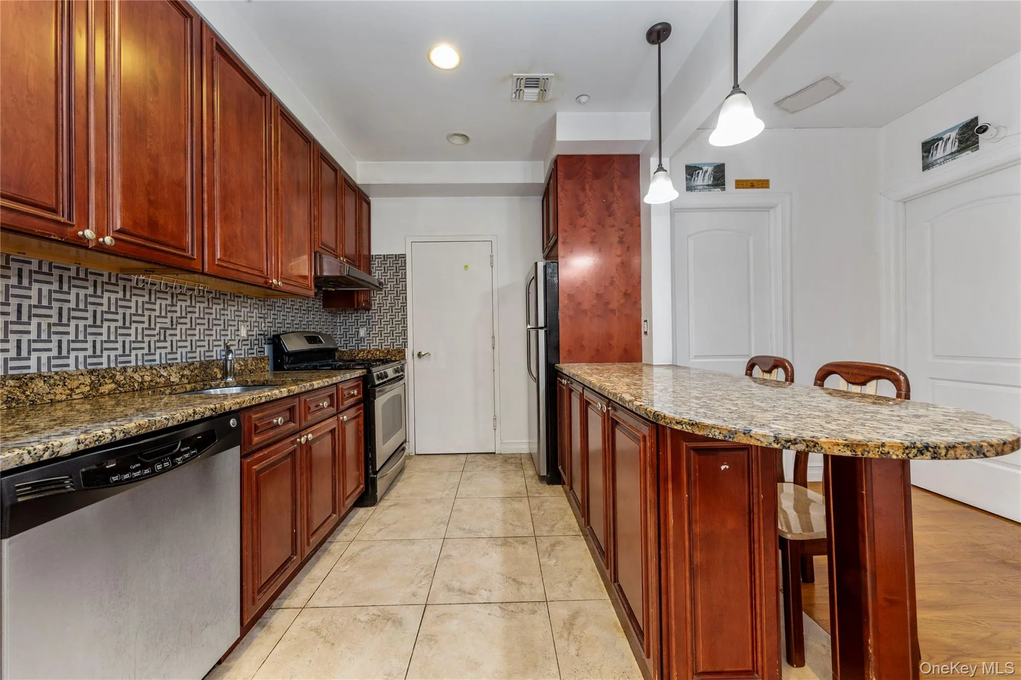 10716 37TH Avenue, New York, NY, 2 Bedrooms Bedrooms, 4 Rooms Rooms,1 BathroomBathrooms,Residential,For Rent,37TH,0,1033726 10716 37TH Avenue, New York, NY, 2 Bedrooms Bedrooms, 4 Rooms Rooms,1 BathroomBathrooms,Residential,For Rent,37TH,0,1033726