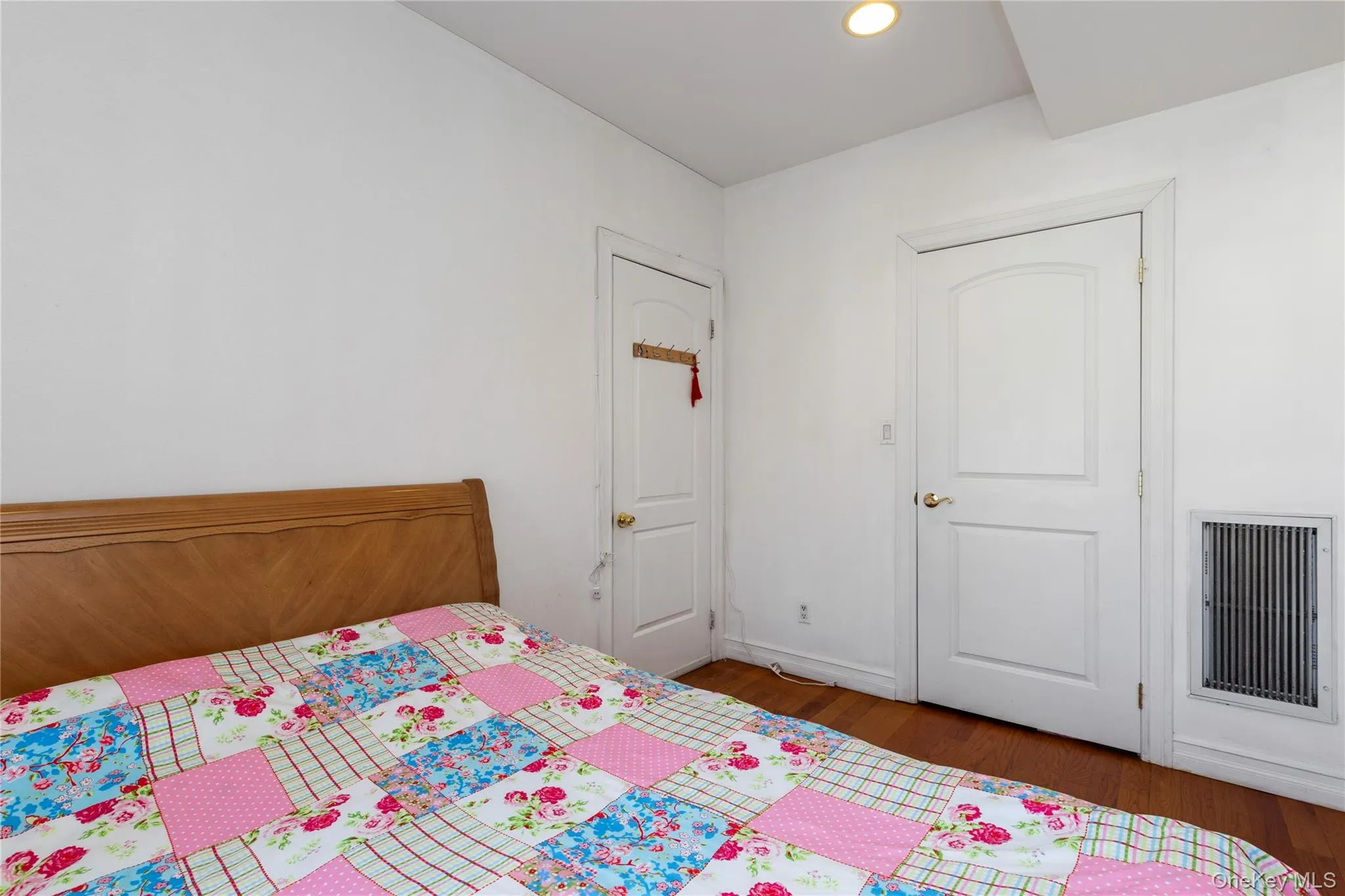 10716 37TH Avenue, New York, NY, 2 Bedrooms Bedrooms, 4 Rooms Rooms,1 BathroomBathrooms,Residential,For Rent,37TH,0,1033726 10716 37TH Avenue, New York, NY, 2 Bedrooms Bedrooms, 4 Rooms Rooms,1 BathroomBathrooms,Residential,For Rent,37TH,0,1033726