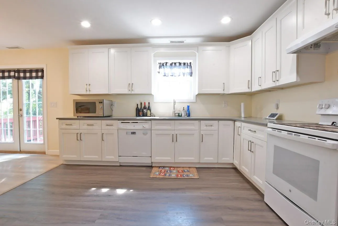 224C Country Road, Brookhaven, NY, 4 Bedrooms Bedrooms, 9 Rooms Rooms,3 BathroomsBathrooms,Residential,For Rent,Country,0,1033728 224C Country Road, Brookhaven, NY, 4 Bedrooms Bedrooms, 9 Rooms Rooms,3 BathroomsBathrooms,Residential,For Rent,Country,0,1033728