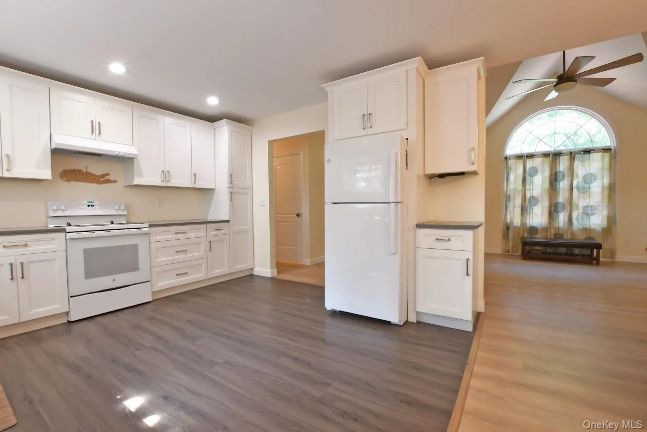 224C Country Road, Brookhaven, NY, 4 Bedrooms Bedrooms, 9 Rooms Rooms,3 BathroomsBathrooms,Residential,For Rent,Country,0,1033728 224C Country Road, Brookhaven, NY, 4 Bedrooms Bedrooms, 9 Rooms Rooms,3 BathroomsBathrooms,Residential,For Rent,Country,0,1033728