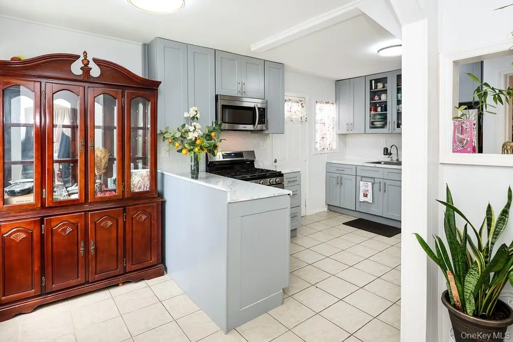 7 Catherine Court, Hempstead, NY, 4 Bedrooms Bedrooms, 6 Rooms Rooms,2 BathroomsBathrooms,Residential,For Rent,Catherine,0,1033732 7 Catherine Court, Hempstead, NY, 4 Bedrooms Bedrooms, 6 Rooms Rooms,2 BathroomsBathrooms,Residential,For Rent,Catherine,0,1033732