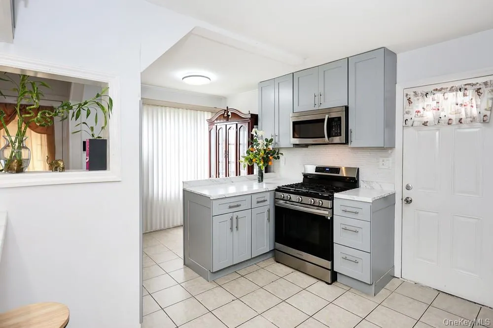 7 Catherine Court, Hempstead, NY, 4 Bedrooms Bedrooms, 6 Rooms Rooms,2 BathroomsBathrooms,Residential,For Rent,Catherine,0,1033732 7 Catherine Court, Hempstead, NY, 4 Bedrooms Bedrooms, 6 Rooms Rooms,2 BathroomsBathrooms,Residential,For Rent,Catherine,0,1033732