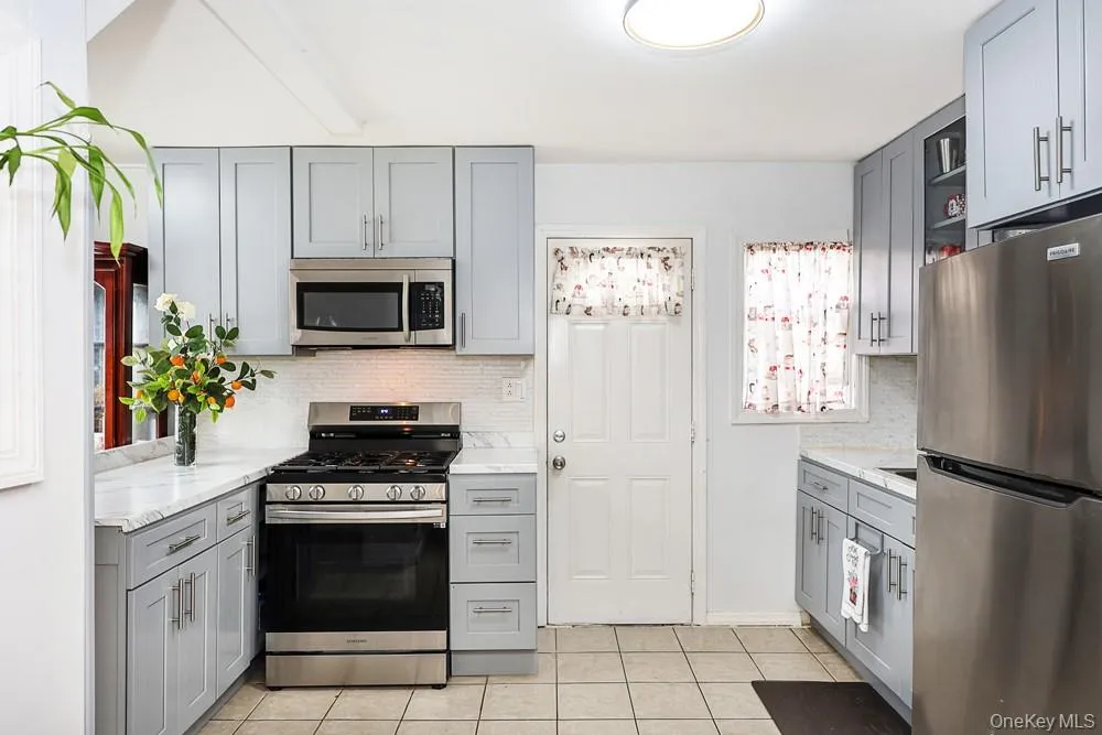 7 Catherine Court, Hempstead, NY, 4 Bedrooms Bedrooms, 6 Rooms Rooms,2 BathroomsBathrooms,Residential,For Rent,Catherine,0,1033732 7 Catherine Court, Hempstead, NY, 4 Bedrooms Bedrooms, 6 Rooms Rooms,2 BathroomsBathrooms,Residential,For Rent,Catherine,0,1033732
