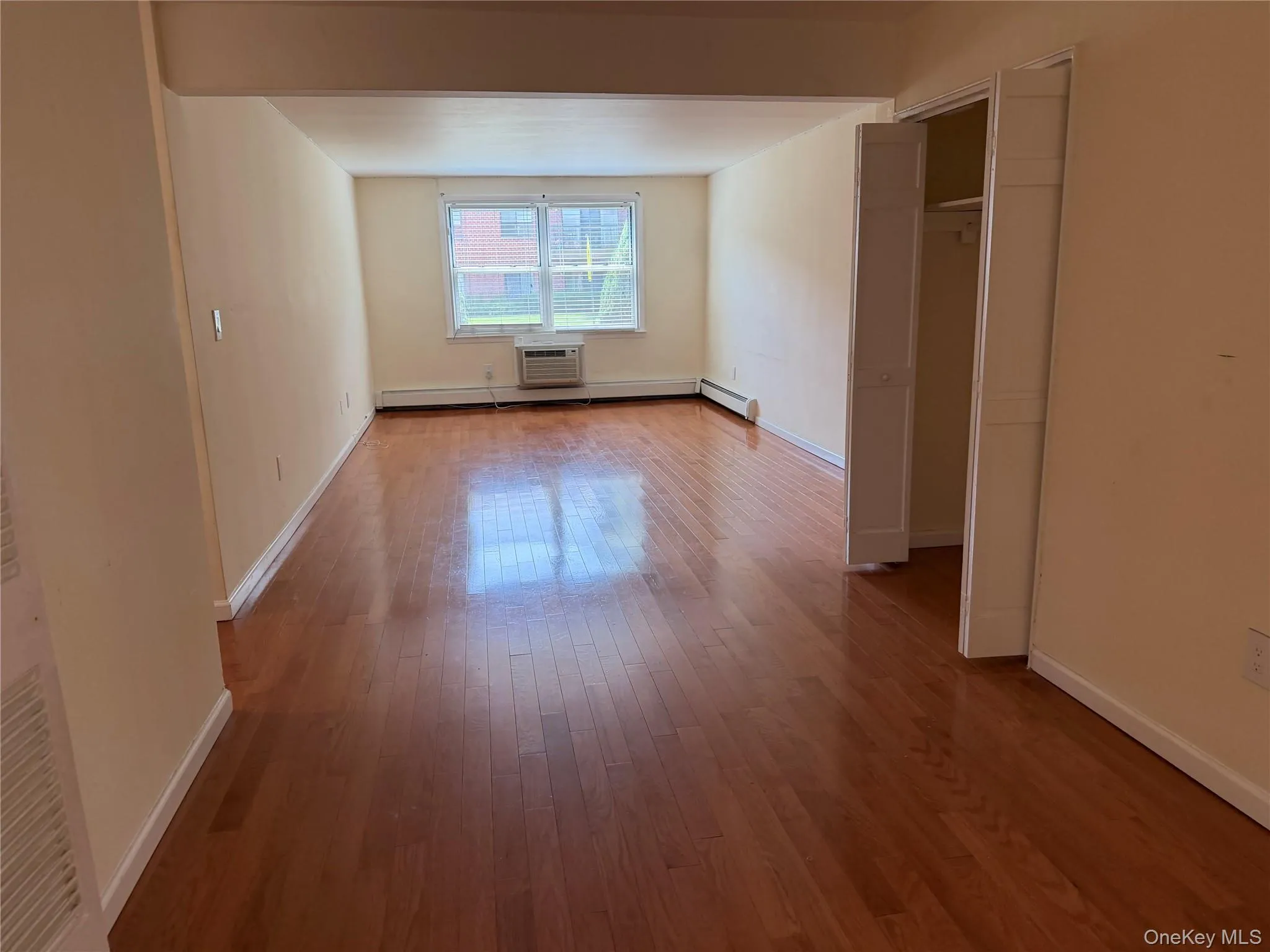 Dining room/living room Dining room/living room