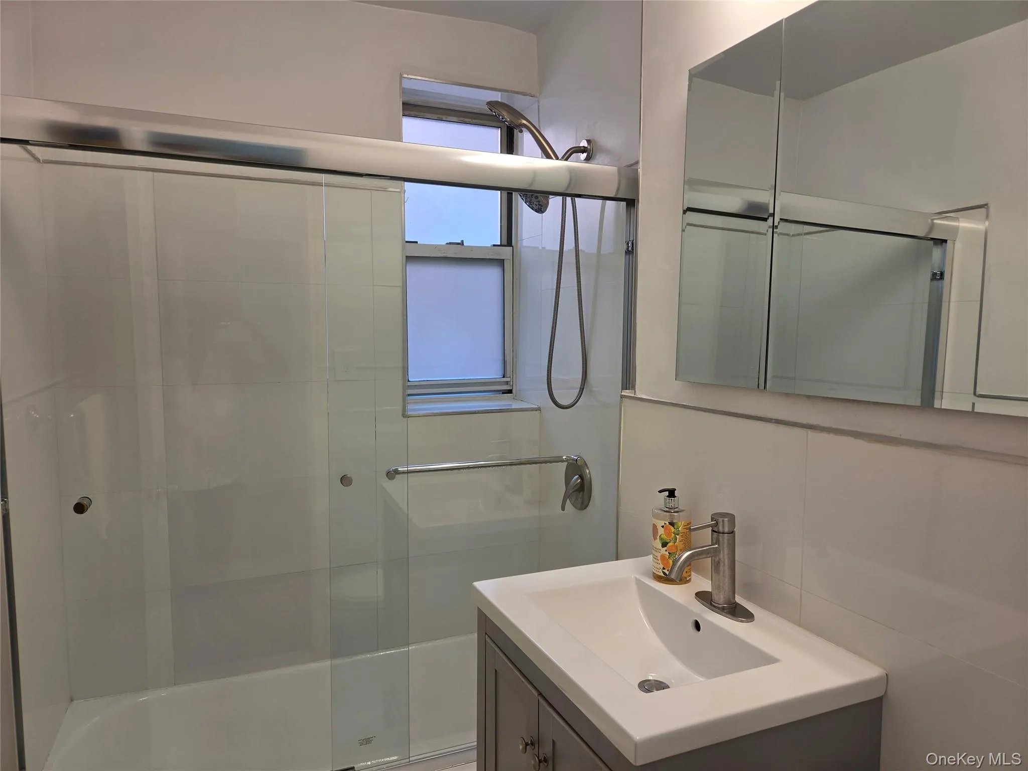 Windowed bathroom Windowed bathroom